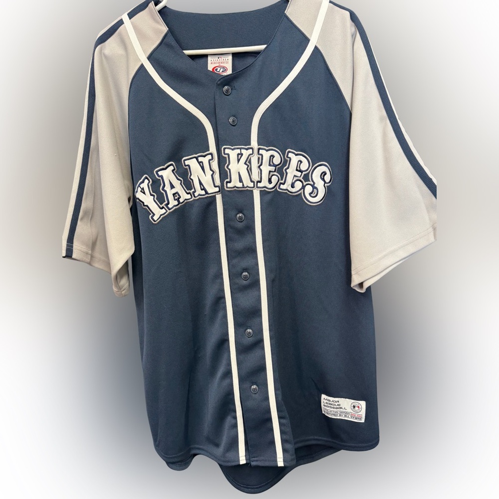 Men’s xl Yankees Baseball Jersey - Navy and White